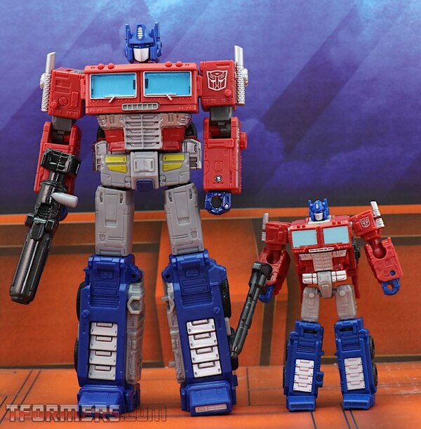 Transformers Kingdom Optimus Prime Core Class  (26 of 28)